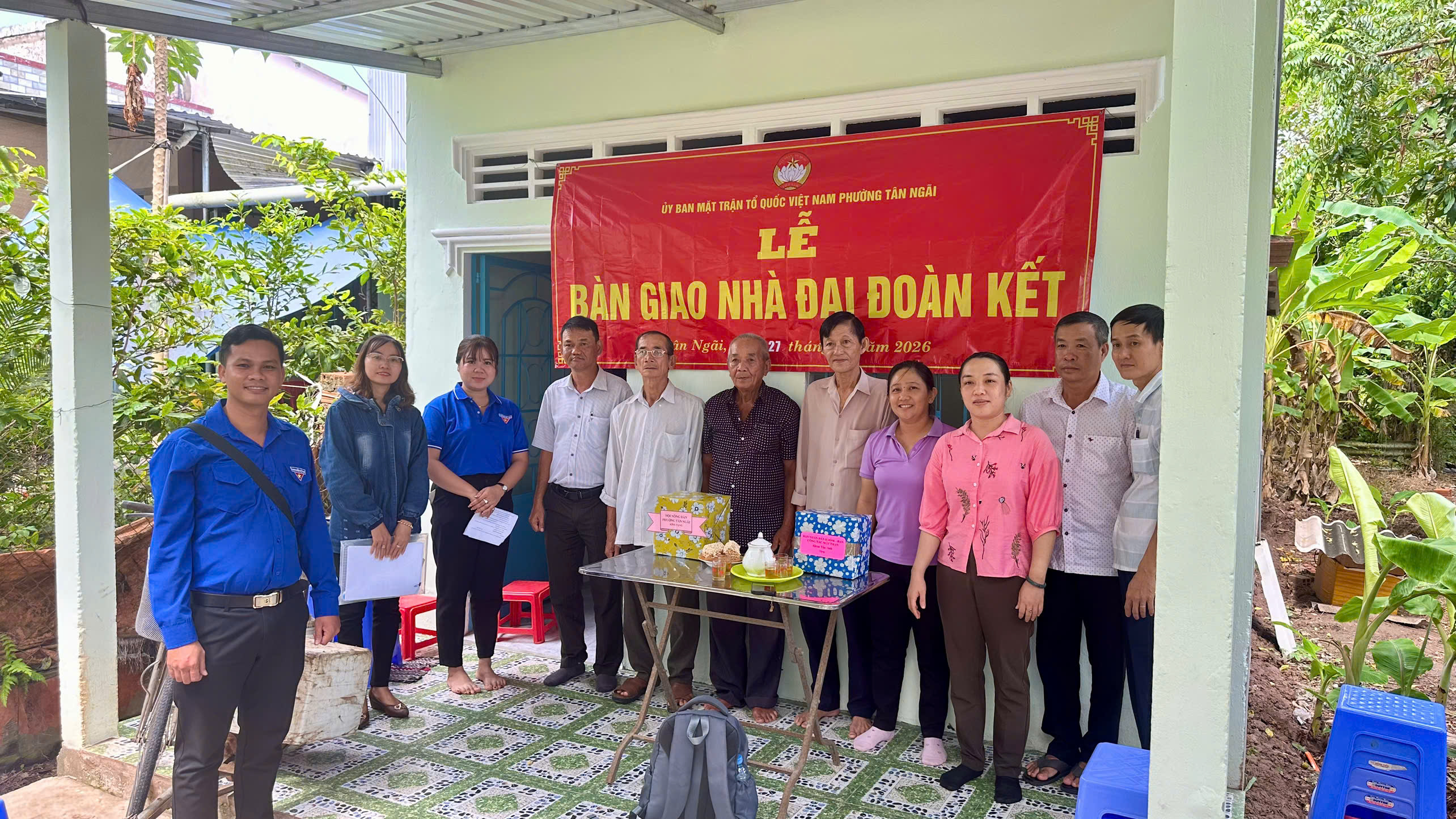 BÀN GIAO NHÀ ĐẠI ĐOÀN KẾT: ẤM ÁP MÁI ẤM NGHĨA TÌNH, LAN TỎA SỨC MẠNH ĐẠI ĐOÀN KẾT.