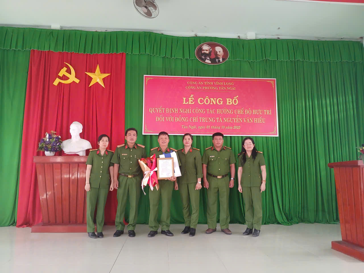 Công an phường Tân Ngãi tổ chức Lễ công bố trao quyết định nghỉ công tác hưởng chế độ hưu trí 