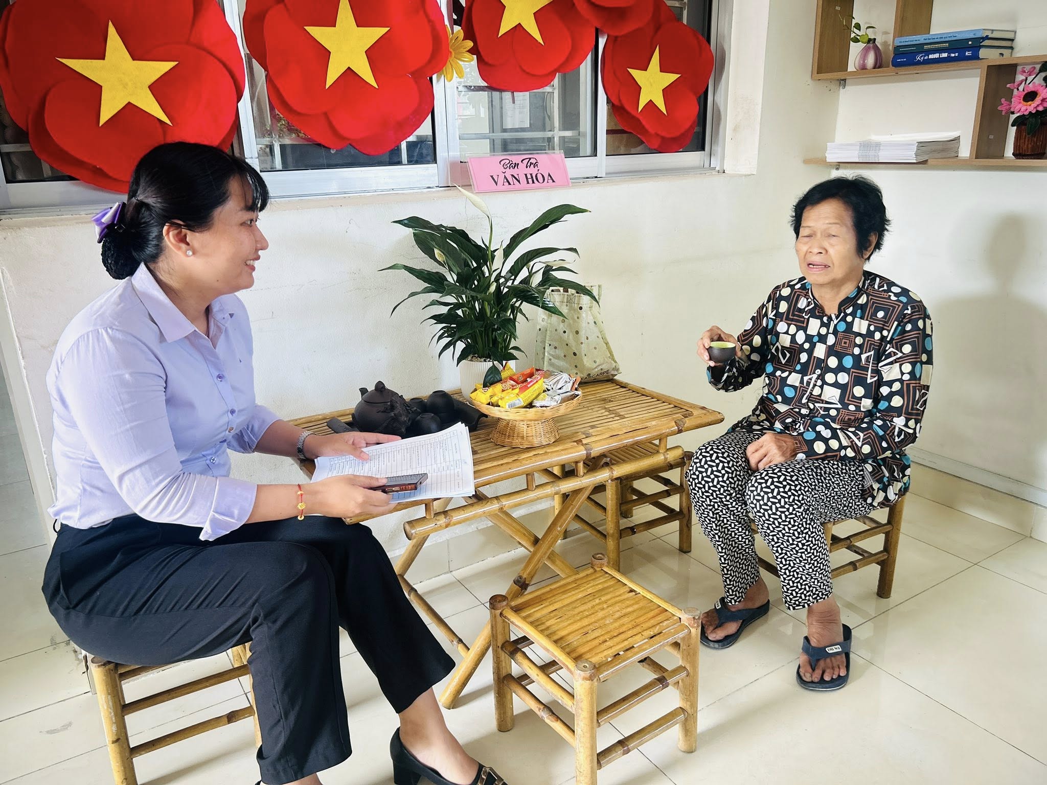 Phòng VHXH phường Tân Ngãi triển khai mô hình “Bàn trà văn hóa” – Nâng cao chất lượng phục vụ nhân dân”