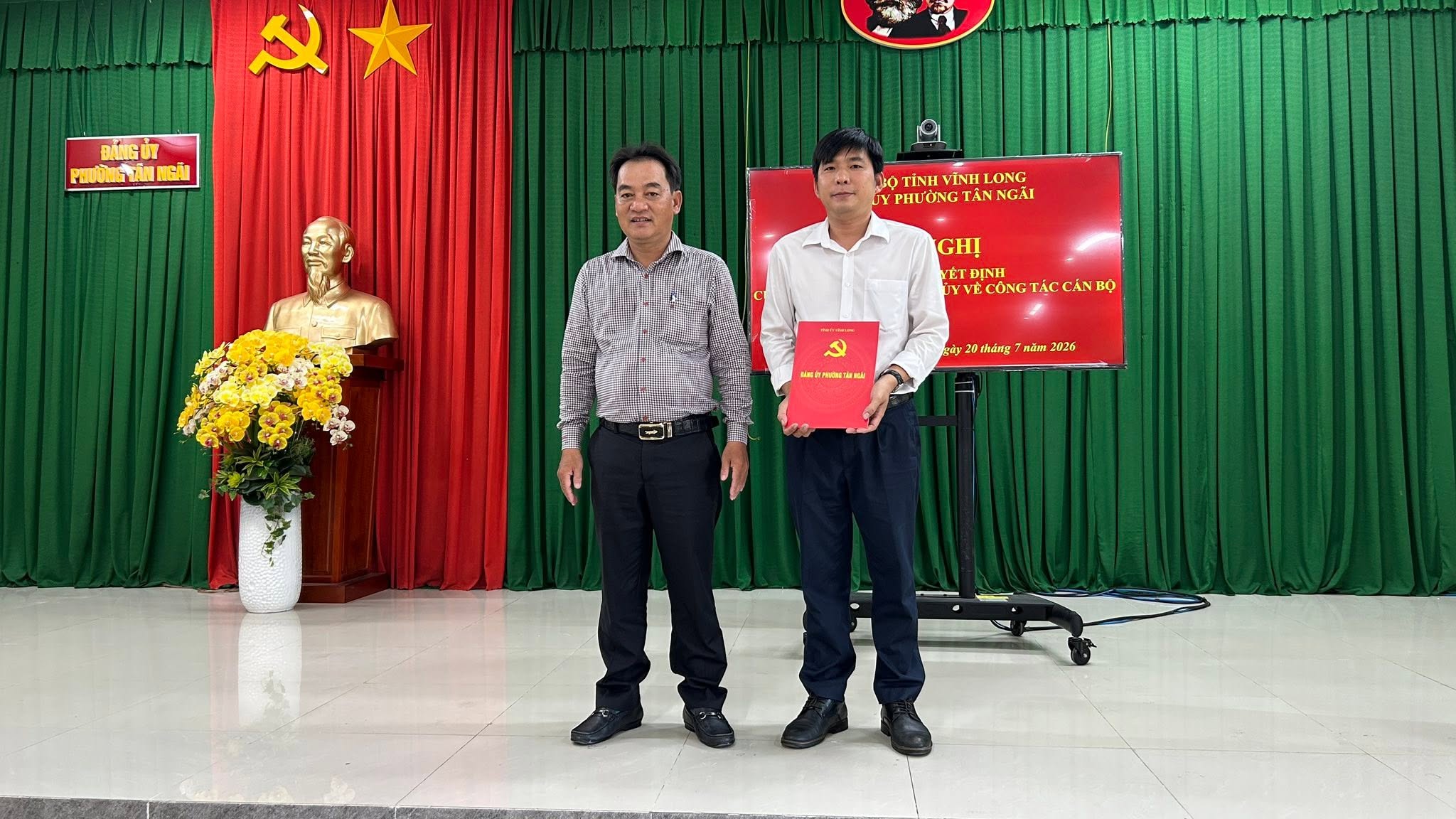 Đảng bộ cơ sở các cơ quan Đảng phường Tân Ngãi tổ chức Hội nghị công bố các Quyết định của Ban Thường vụ Đảng ủy về công tác cán bộ