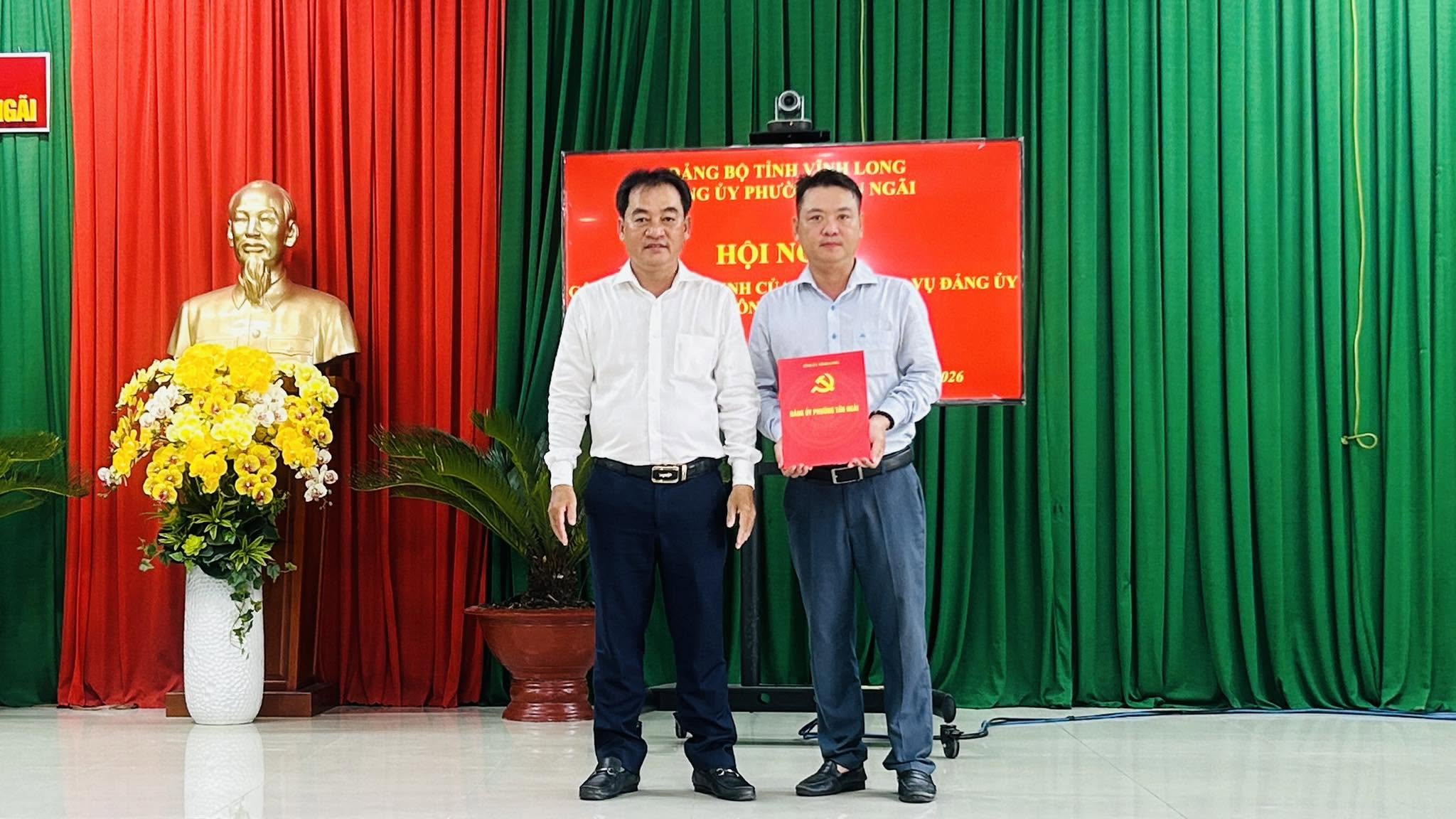 Đảng ủy phường Tân Ngãi công bố Quyết định của Ban Thường vụ Đảng ủy về công tác cán bộ