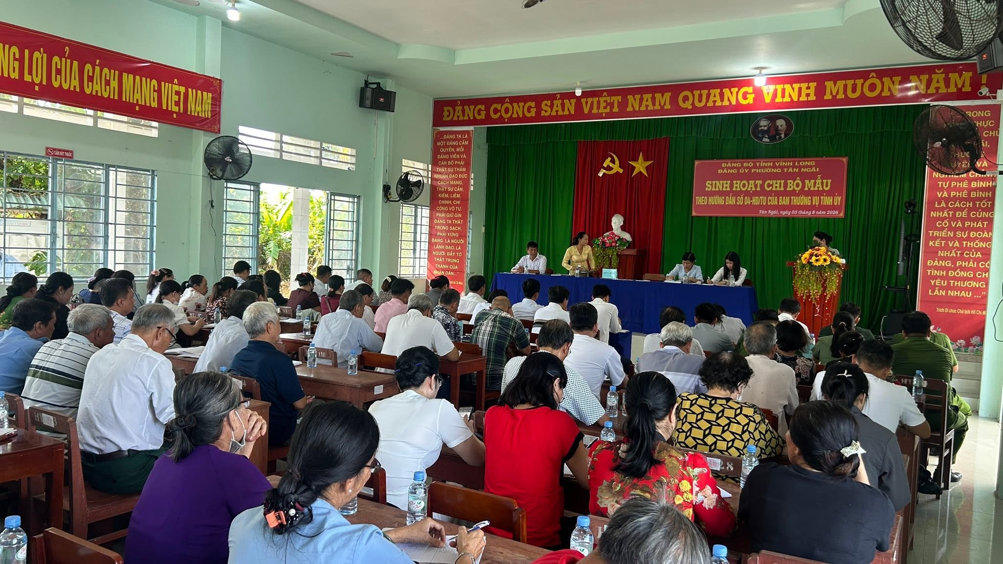 Đảng ủy phường Tân Ngãi tổ chức sinh hoạt chi bộ tại chi bộ khóm Mỹ Thuận