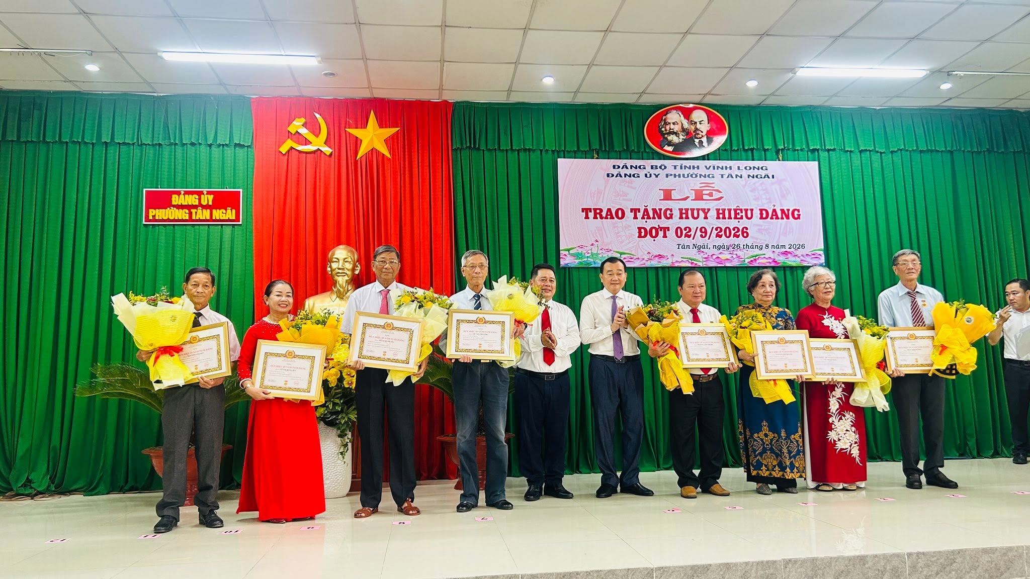 Đảng ủy phường Tân Ngãi long trọng tổ chức Lễ trao tặng Huy hiệu Đảng đợt 02/9/2026
