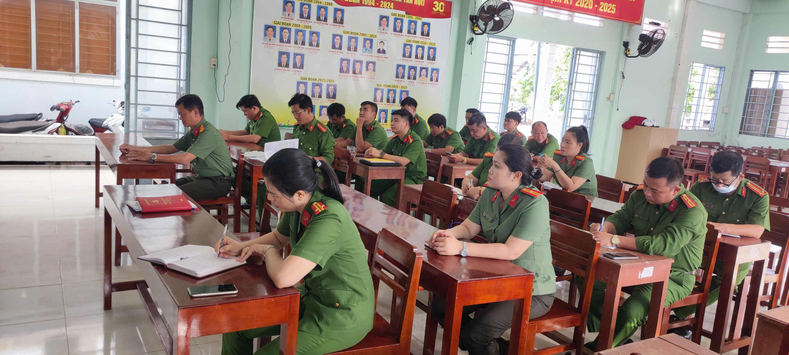 CÔNG AN PHƯỜNG TÂN NGÃI TỔ CHỨC TẬP HUẤN ĐIỀU LỆNH, QUÂN SỰ, VÕ THUẬT CAND NĂM 2026