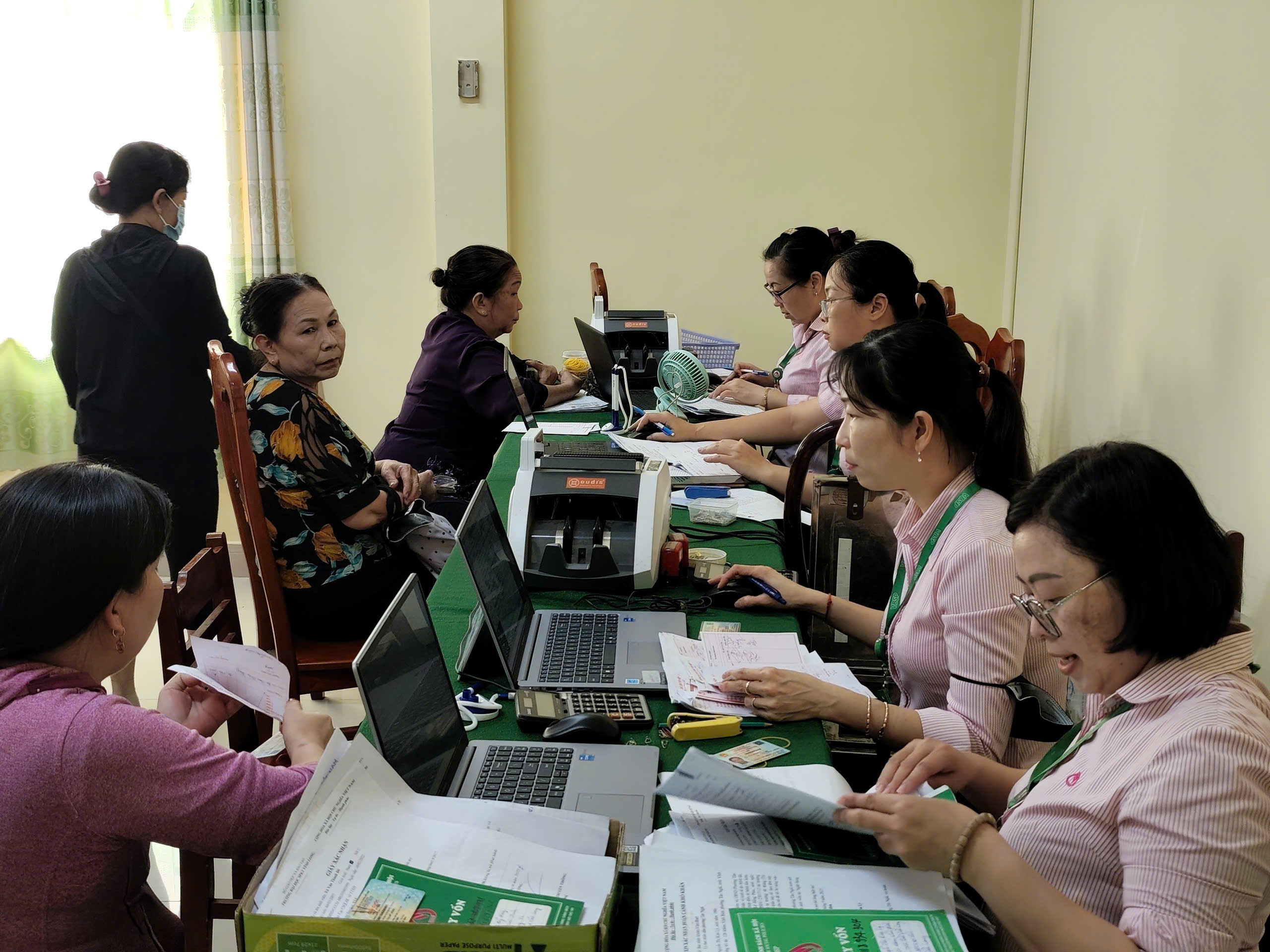 CN Ngân hàng CSXH tỉnh Vĩnh Long - Tổ chức giao dịch định kỳ tại Điểm giao dịch Tân Ngãi.