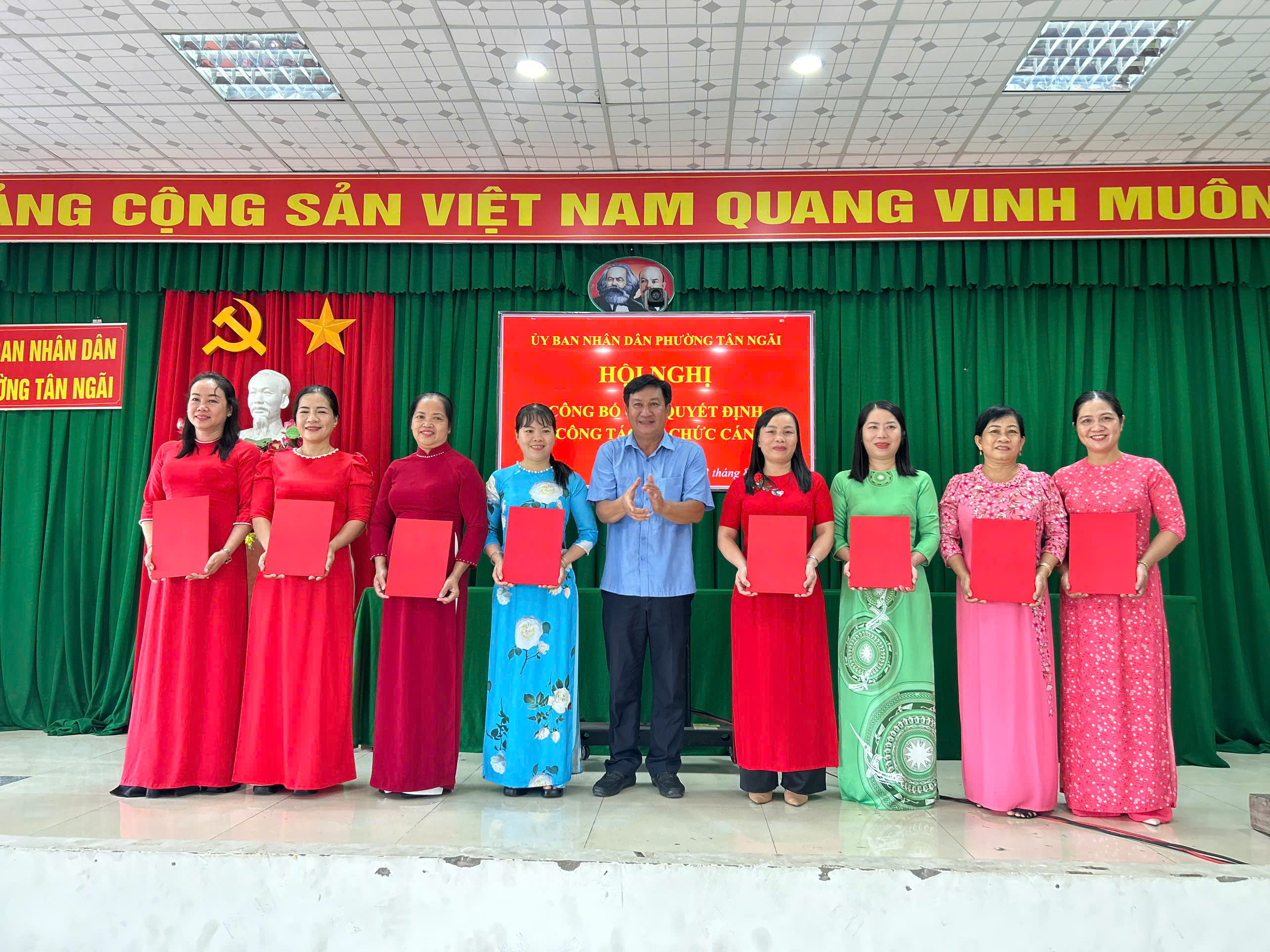 Hội nghị trao quyết định công tác cán bộ