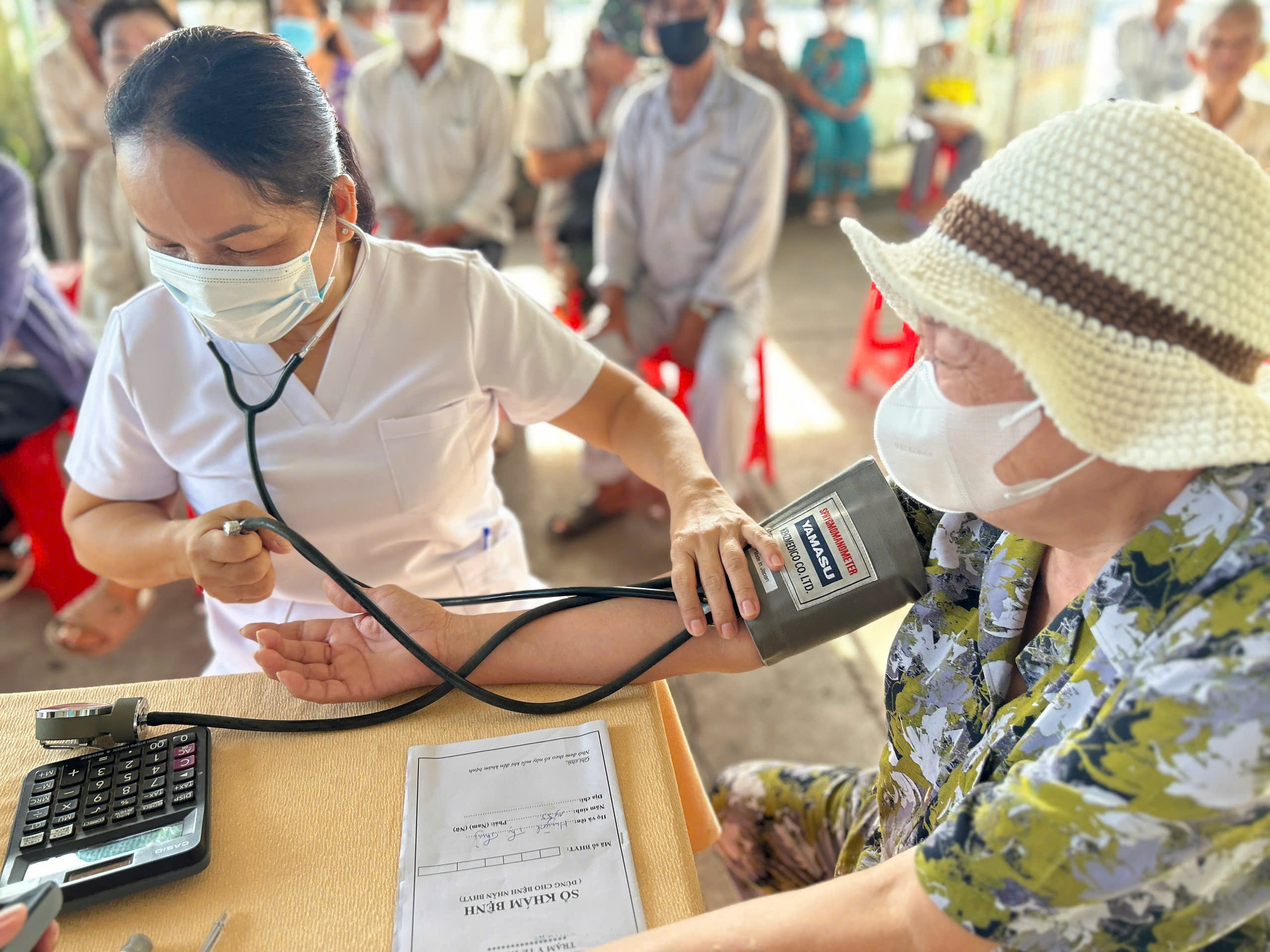 Khám bệnh, tư vấn sức khỏe và cấp phát thuốc miễn phí cho người cao tuổi
