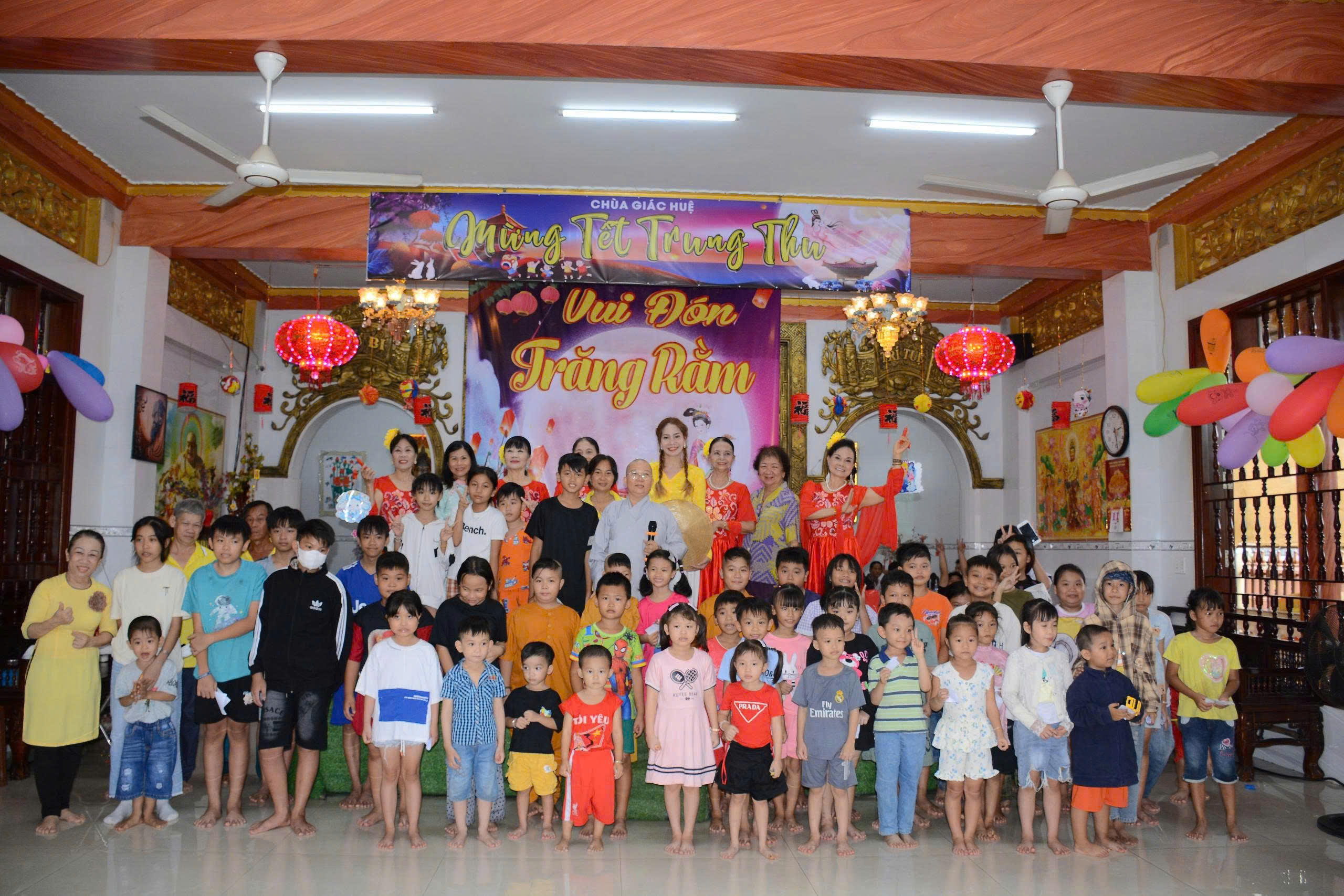 Chùa Giác Huệ khóm Tân Hưng - Tổ chức chương trình Vui Đón Trằng Rằm