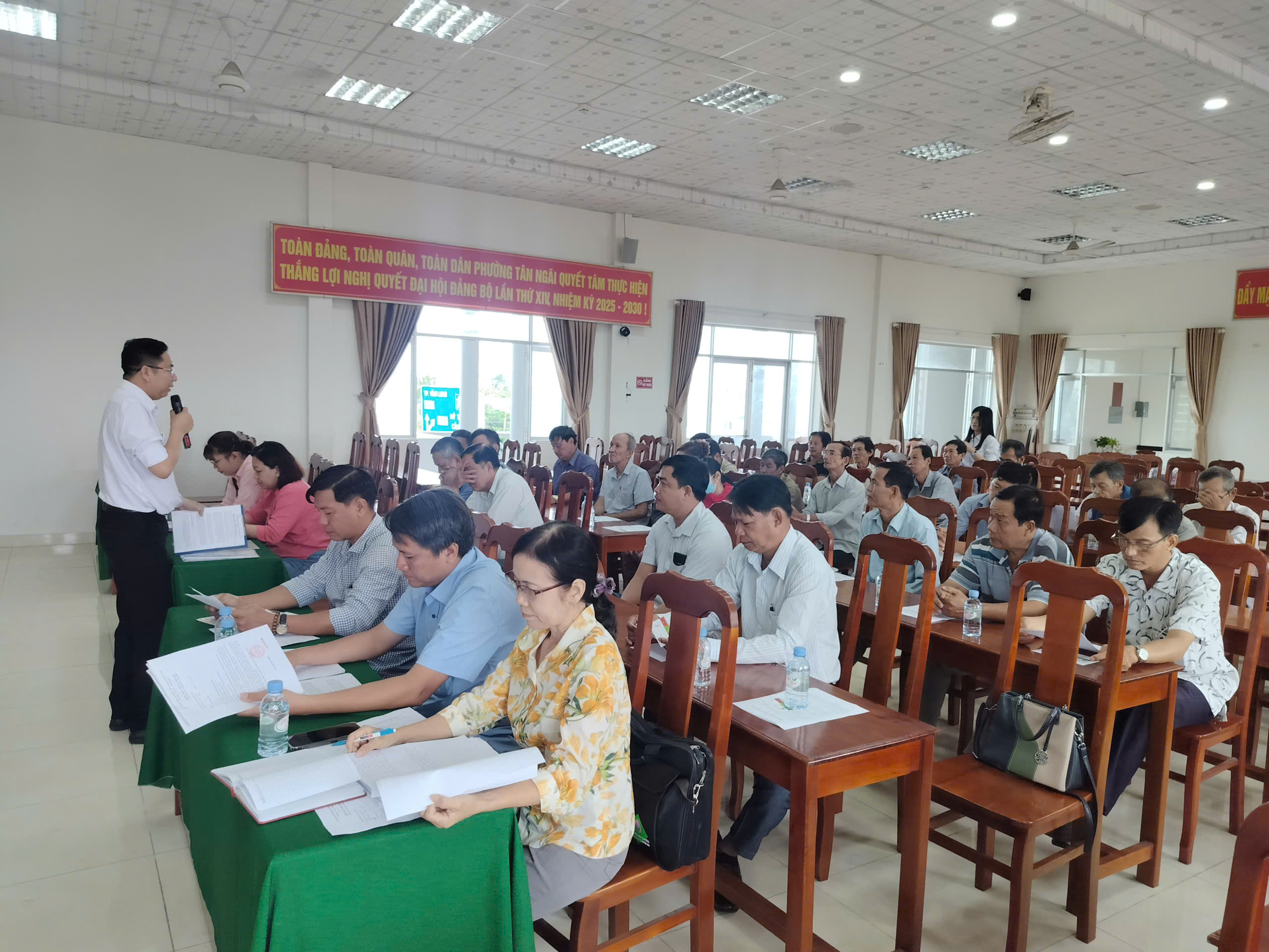 Hội nông dân phường Tân Ngãi - Phối hợp thành lập 02 mã số vùng trồng cho nhãn và sầu riêng