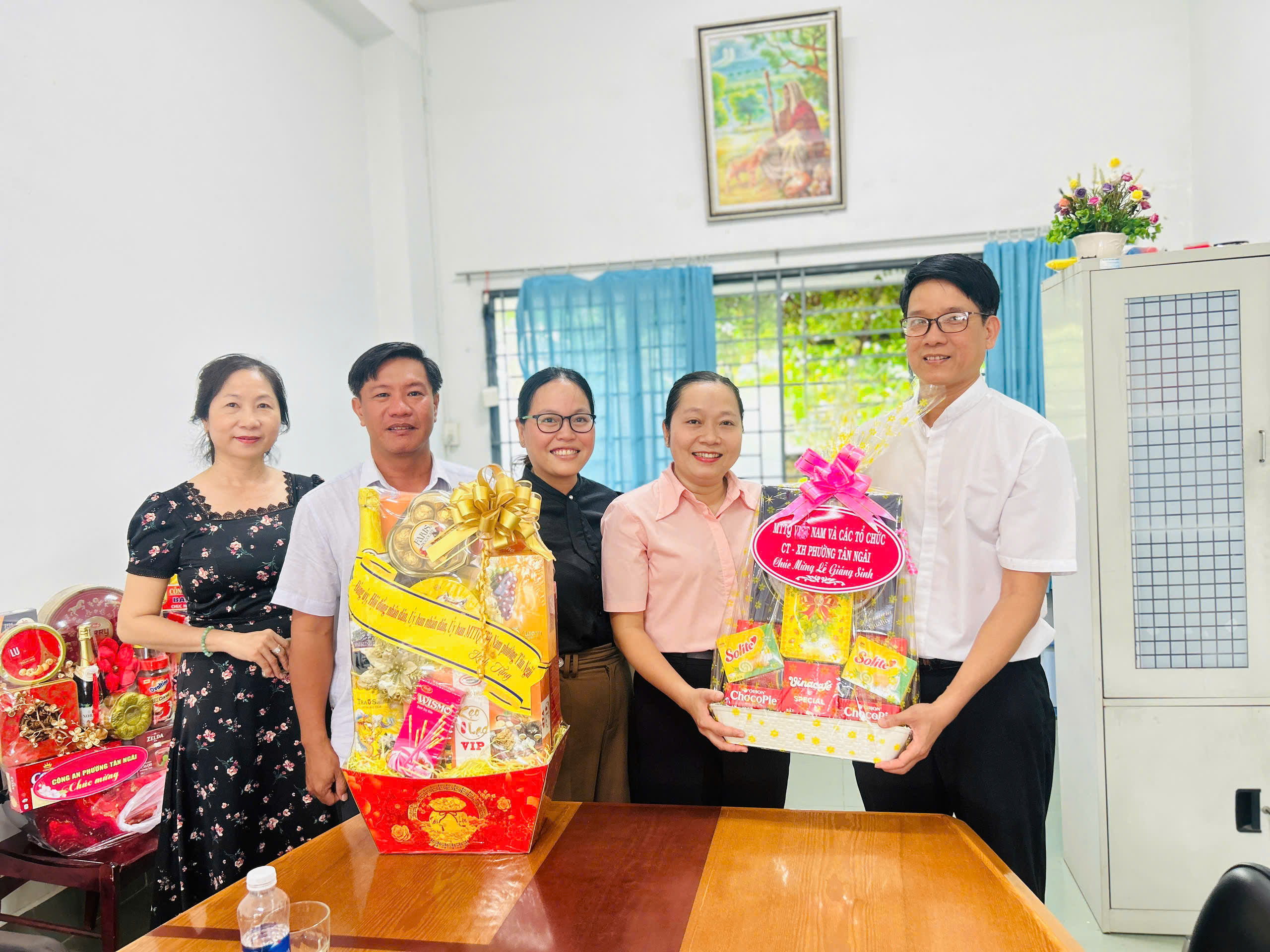 Lãnh đạo phường Tân Ngãi thăm và chúc mừng lễ Giáng sinh tại Trường Don Bosco Mỹ Thuận