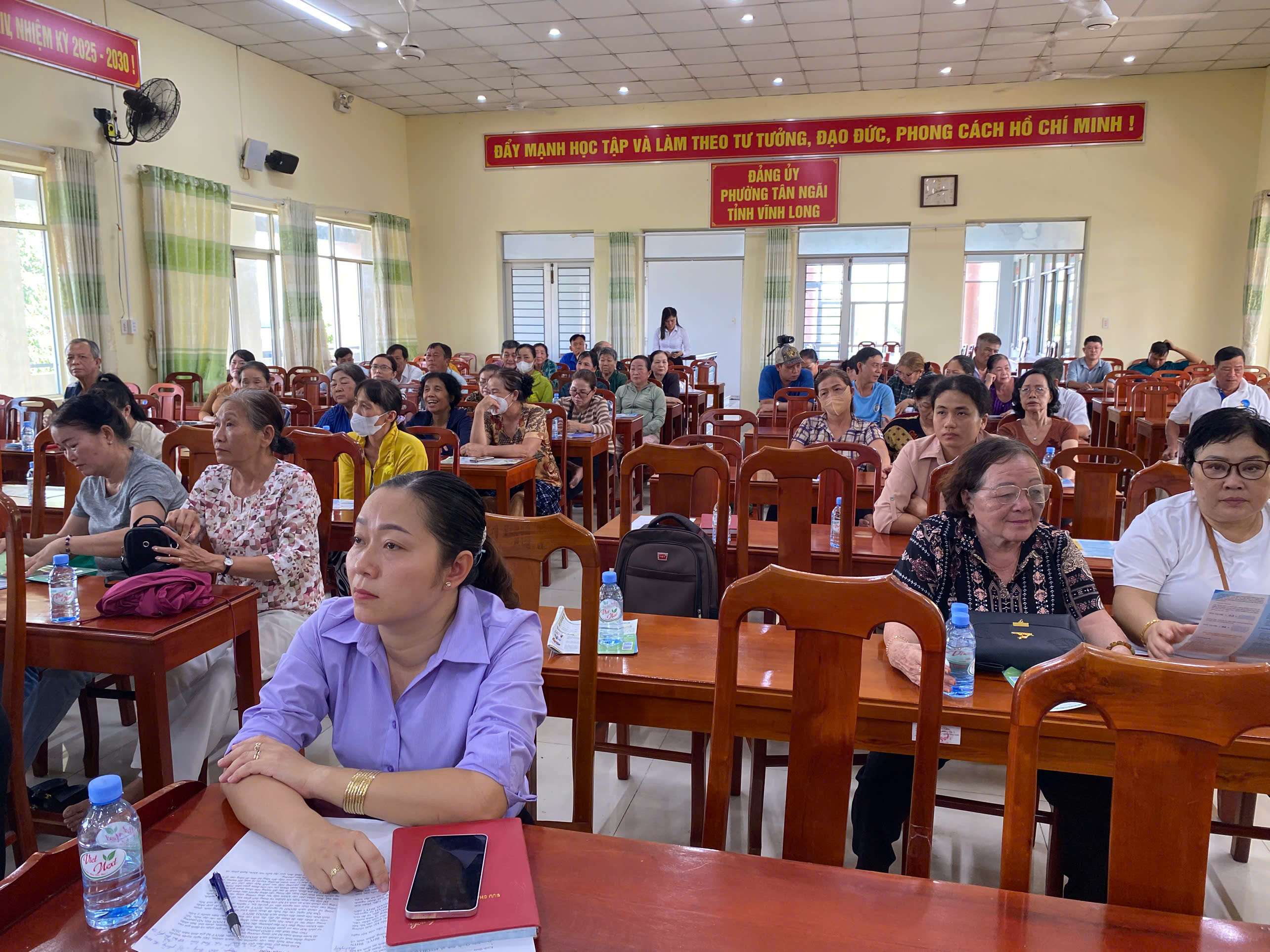 HỘI NGHỊ TUYÊN TRUYỀN VỀ CHÍNH SÁCH BẢO HIỂM XÃ HỘI TỰ NGUYỆN