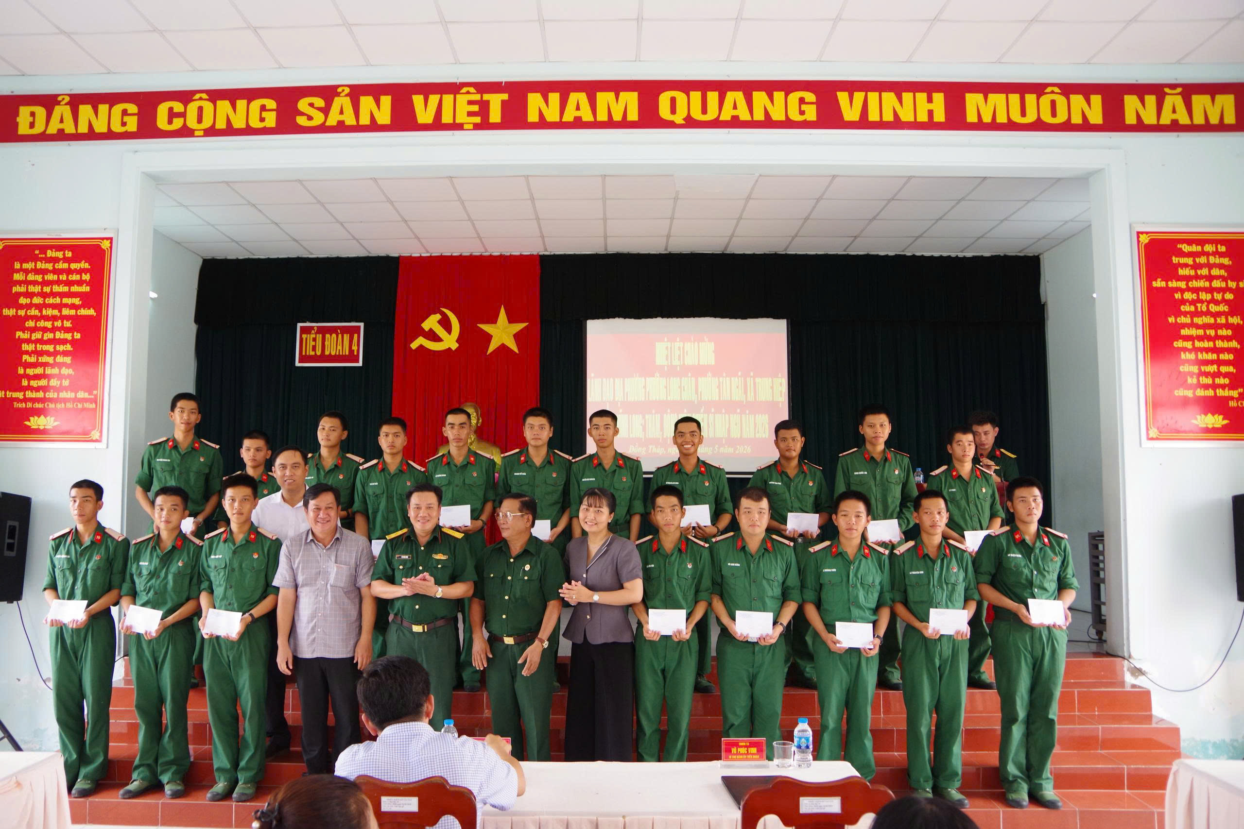 PHƯỜNG TÂN NGÃI THĂM VÀ ĐỘNG VIÊN CHIẾN SĨ NHẬP NGŨ NĂM 2026