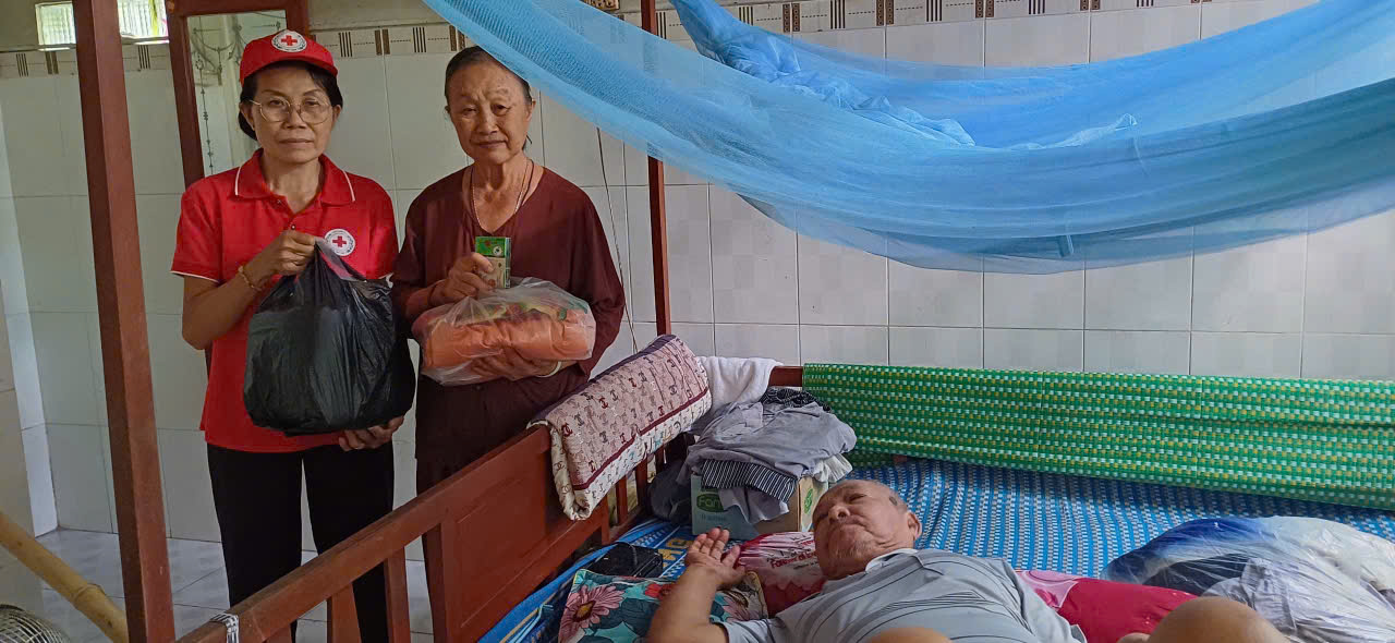 Hội Chữ Thập Đỏ Phường Tân Ngãi Tặng Quà Cho Người Mắc Bệnh Hiểm Nghèo, Đặc Biệt Khó Khăn Trên Địa Bàn Phường Tân Ngãi